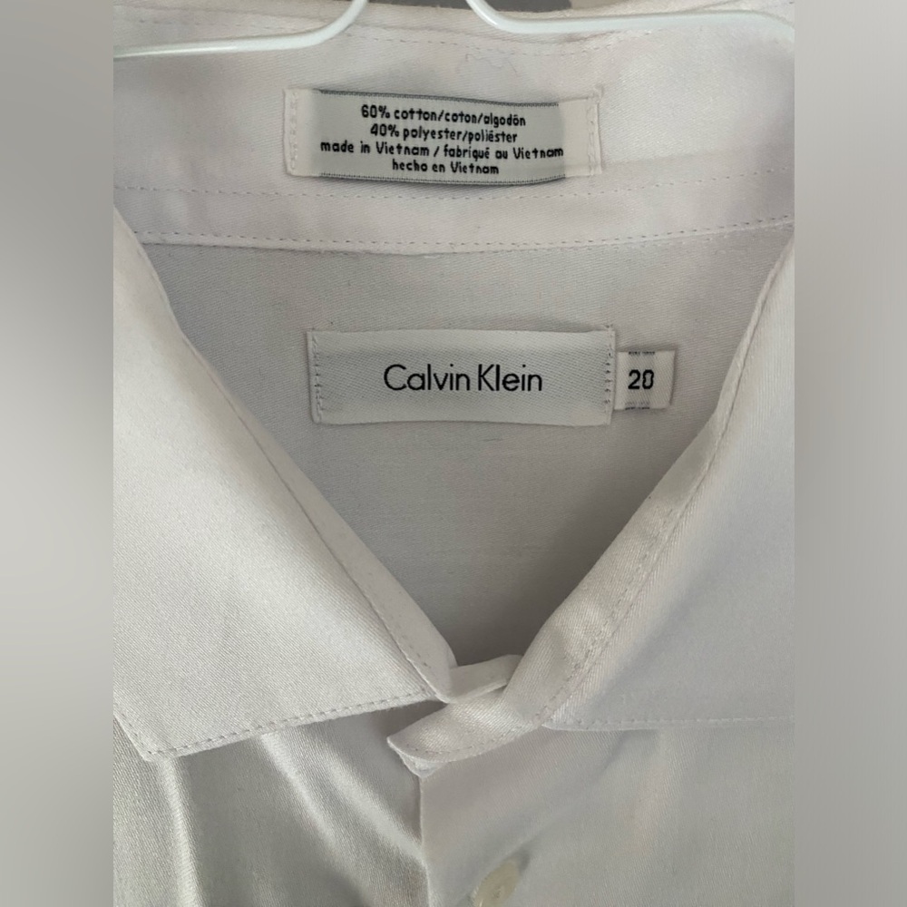 Calvin Klein Boys' Long Sleeve Sateen Dress Shirt with Buttoned Cuffs Size 20